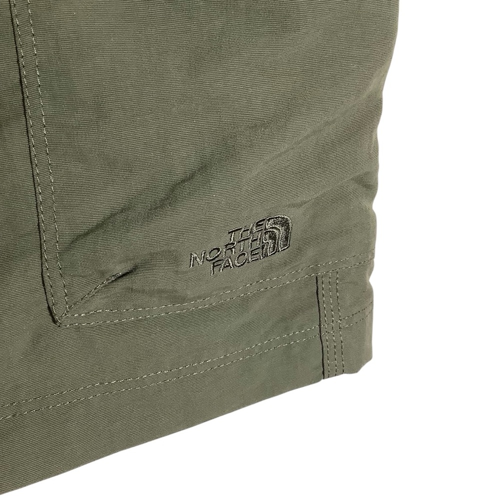 The North Face Green Cargo Shorts for Outdoor Adventures - Picture 2 of 5